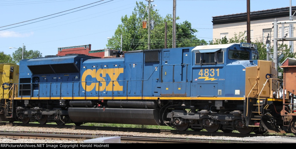 CSX 4831 heads west on train W069